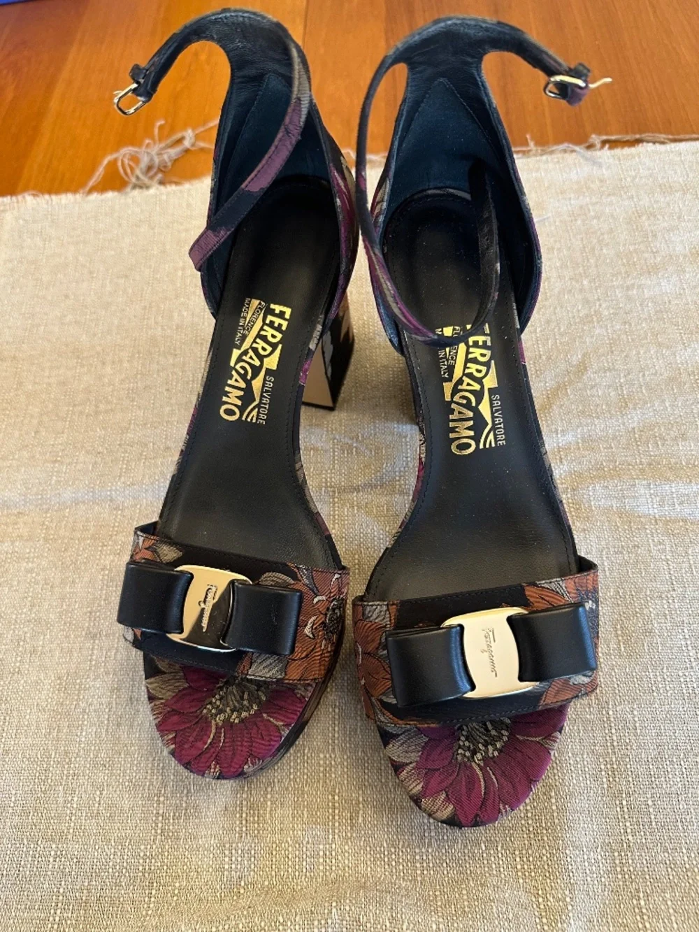 NWT Salvatore Ferragamo Floral Platform Sandal Size 9W - Picture 1 of 5